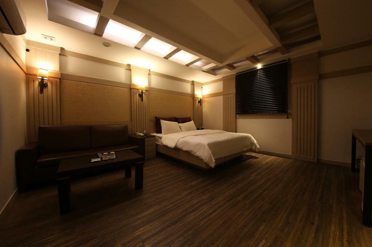 Hotel Valentine Gwangmyeong Екстериор снимка
