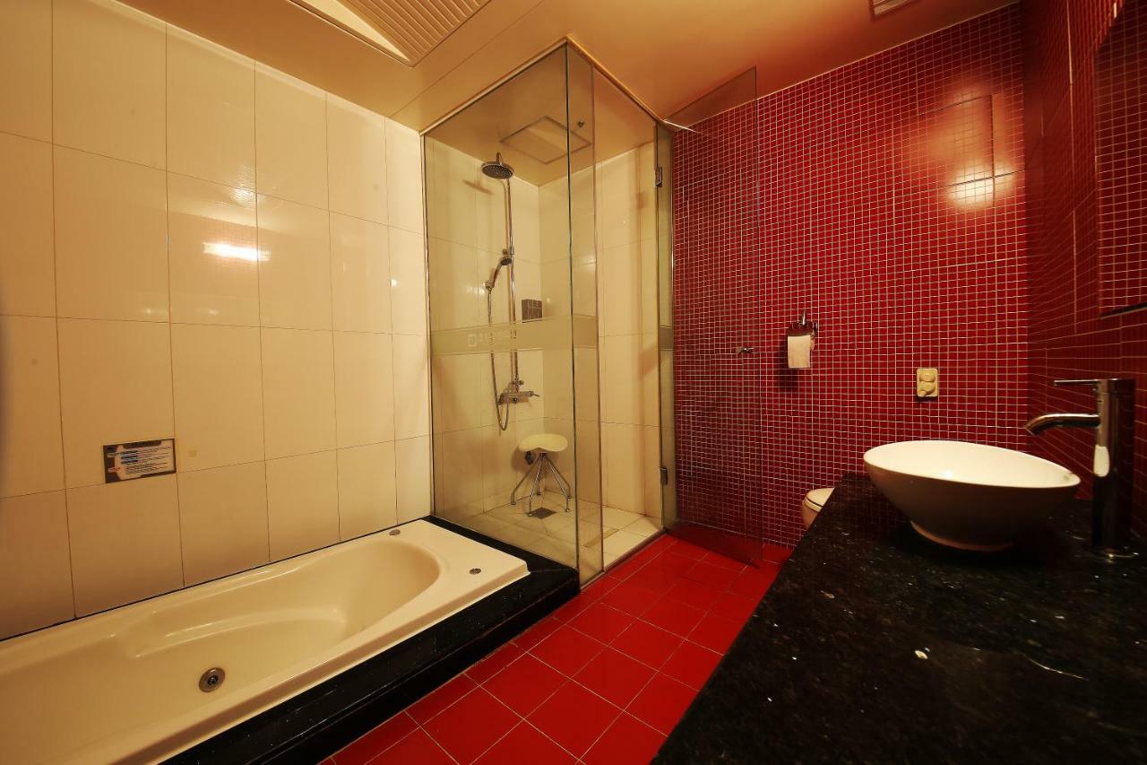 Hotel Valentine Gwangmyeong Екстериор снимка